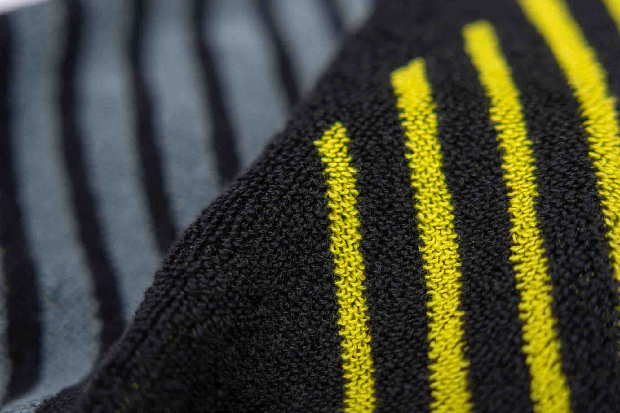 Andro Towel Get The Edge M black/grey/yellow.